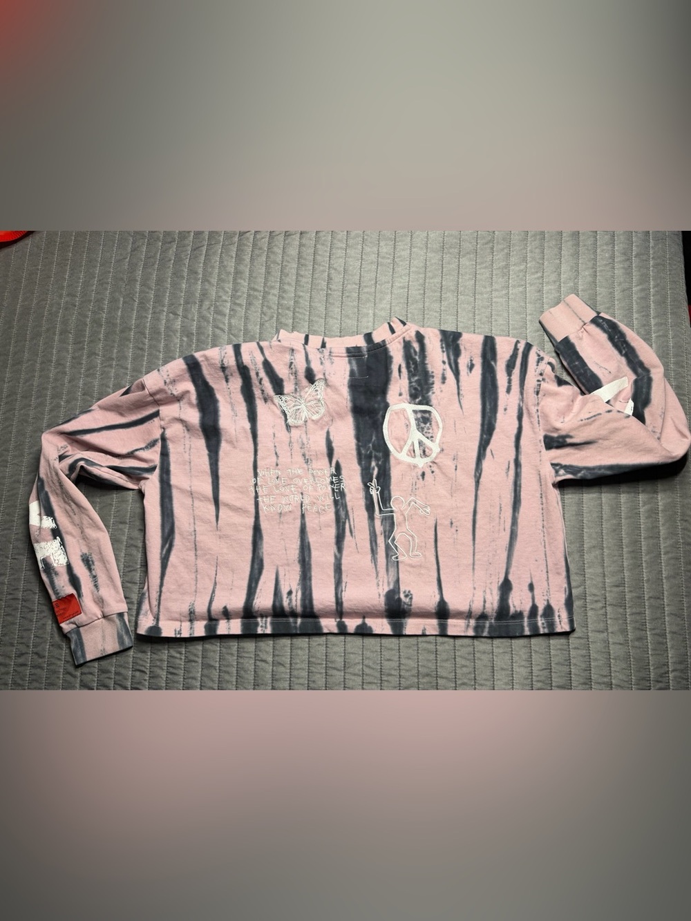 Women’s Tie-Dye Pink & Black peace/Love Graphic botton front L
